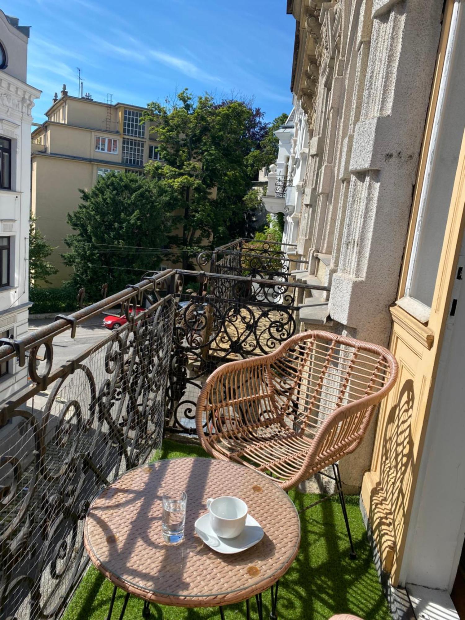 Grosszuegiger Wiener Altbau Gleich Neben Schoenbrunn Esterno foto