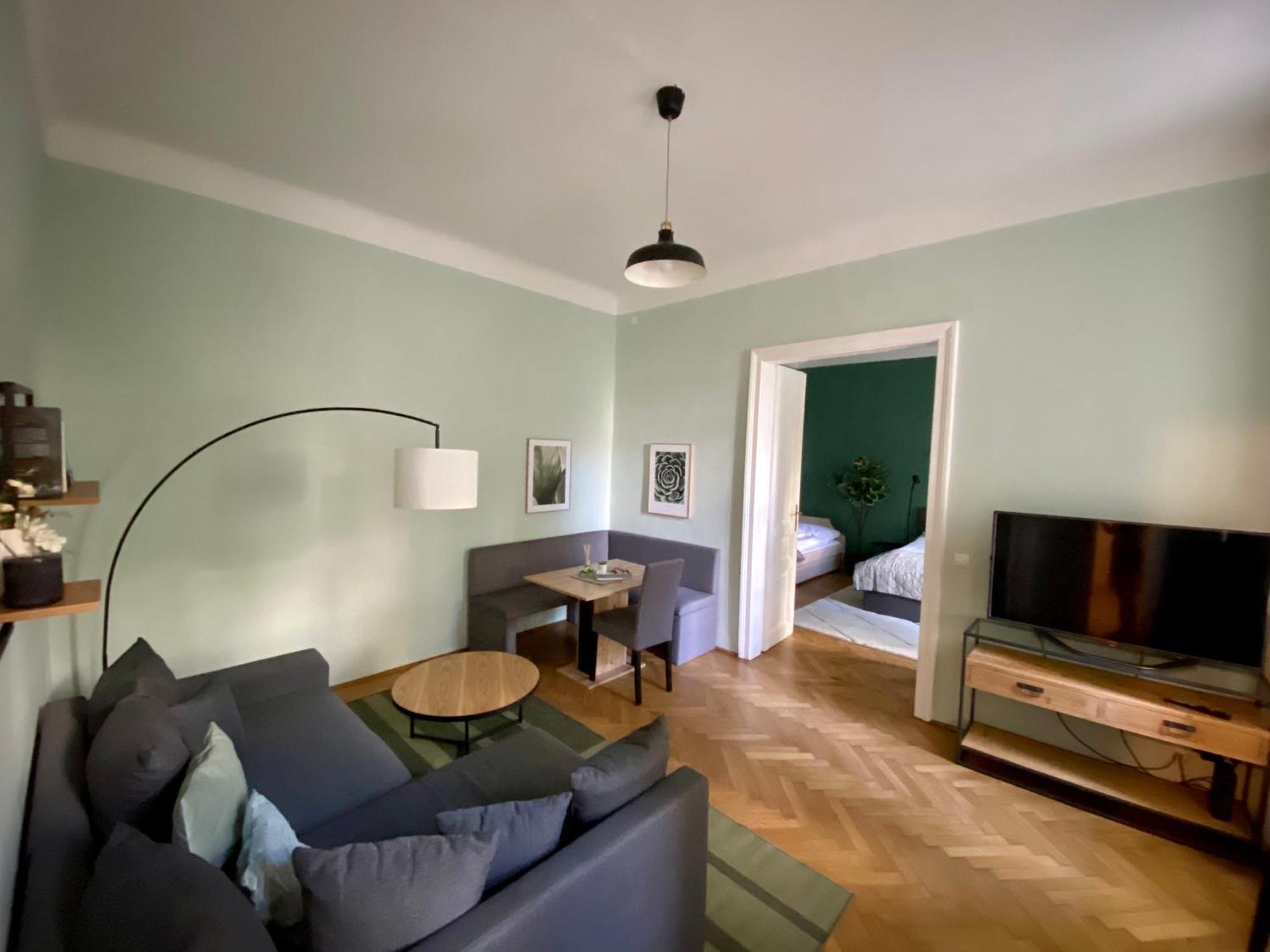 Grosszuegiger Wiener Altbau Gleich Neben Schoenbrunn Esterno foto