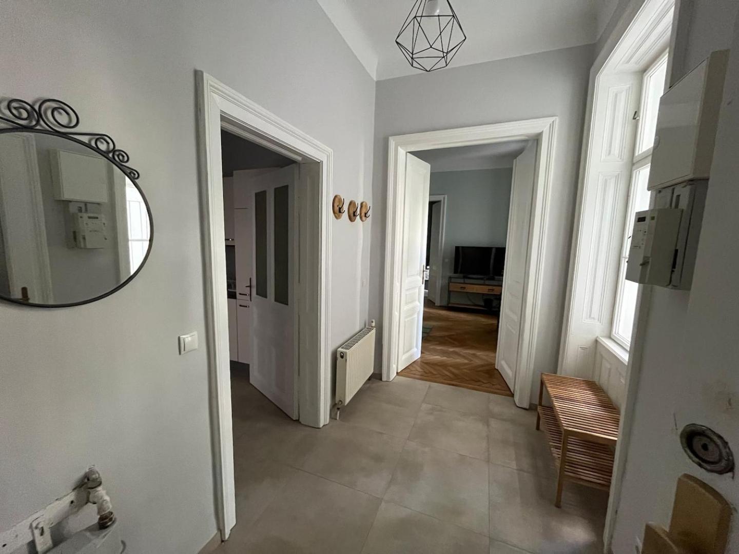 Grosszuegiger Wiener Altbau Gleich Neben Schoenbrunn Esterno foto