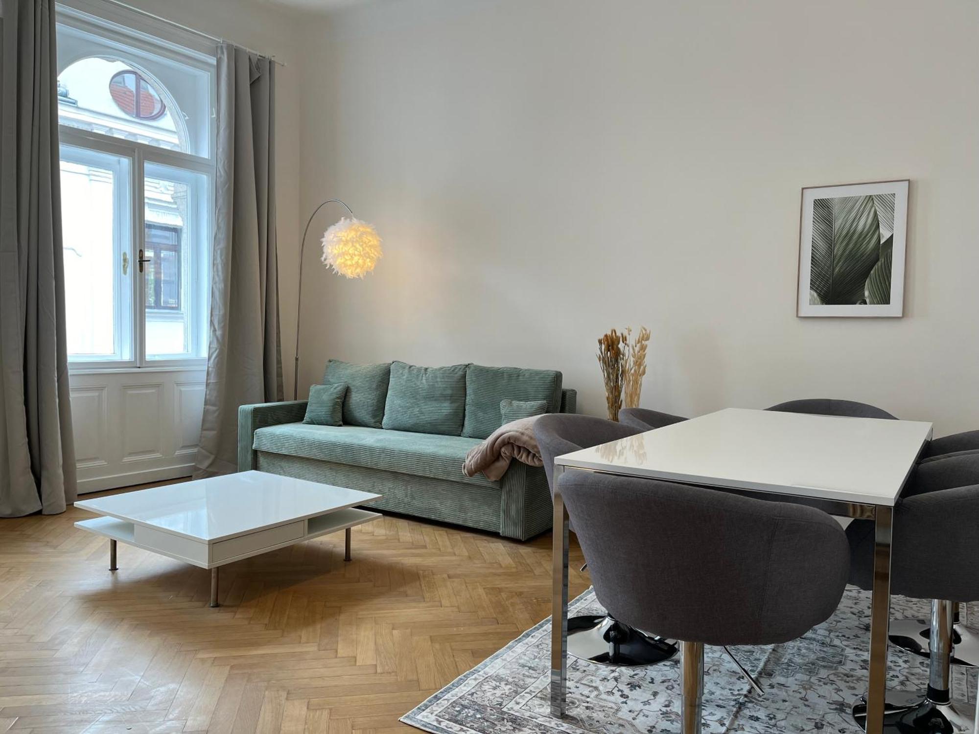 Grosszuegiger Wiener Altbau Gleich Neben Schoenbrunn Esterno foto