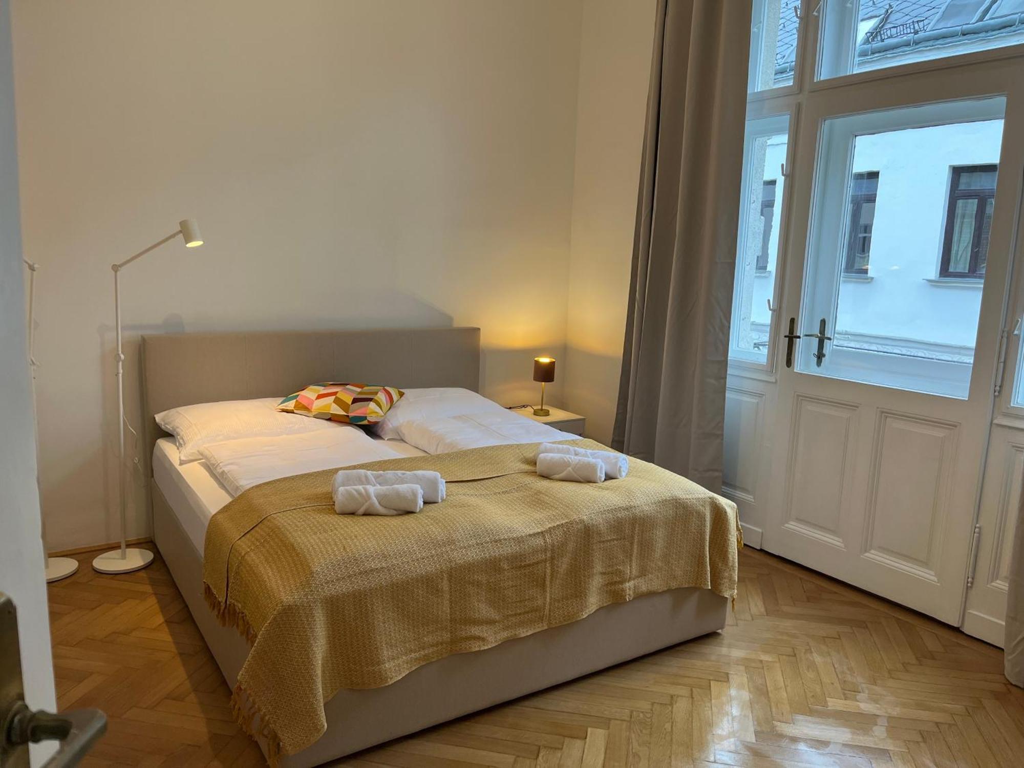 Grosszuegiger Wiener Altbau Gleich Neben Schoenbrunn Esterno foto