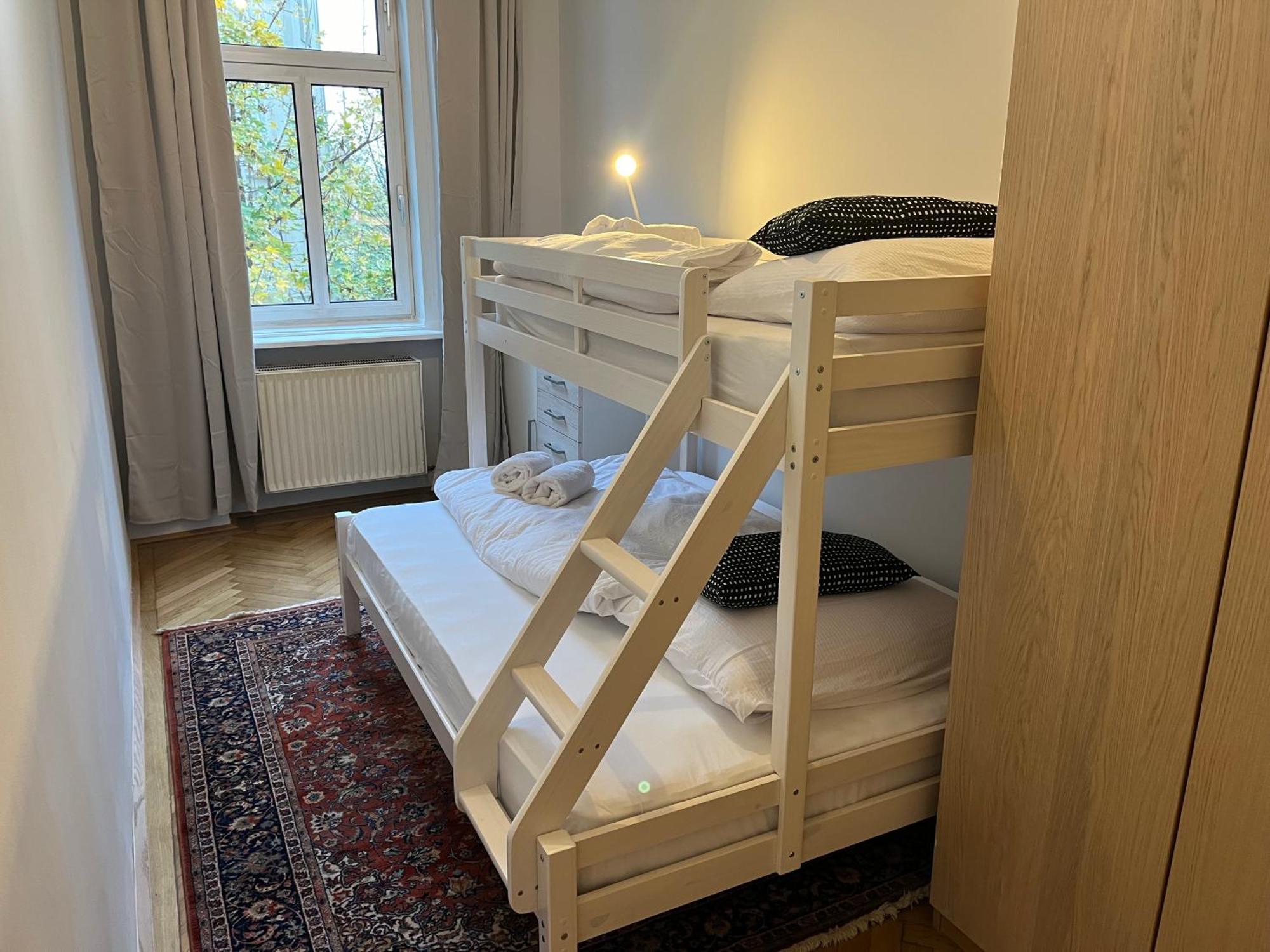 Grosszuegiger Wiener Altbau Gleich Neben Schoenbrunn Esterno foto