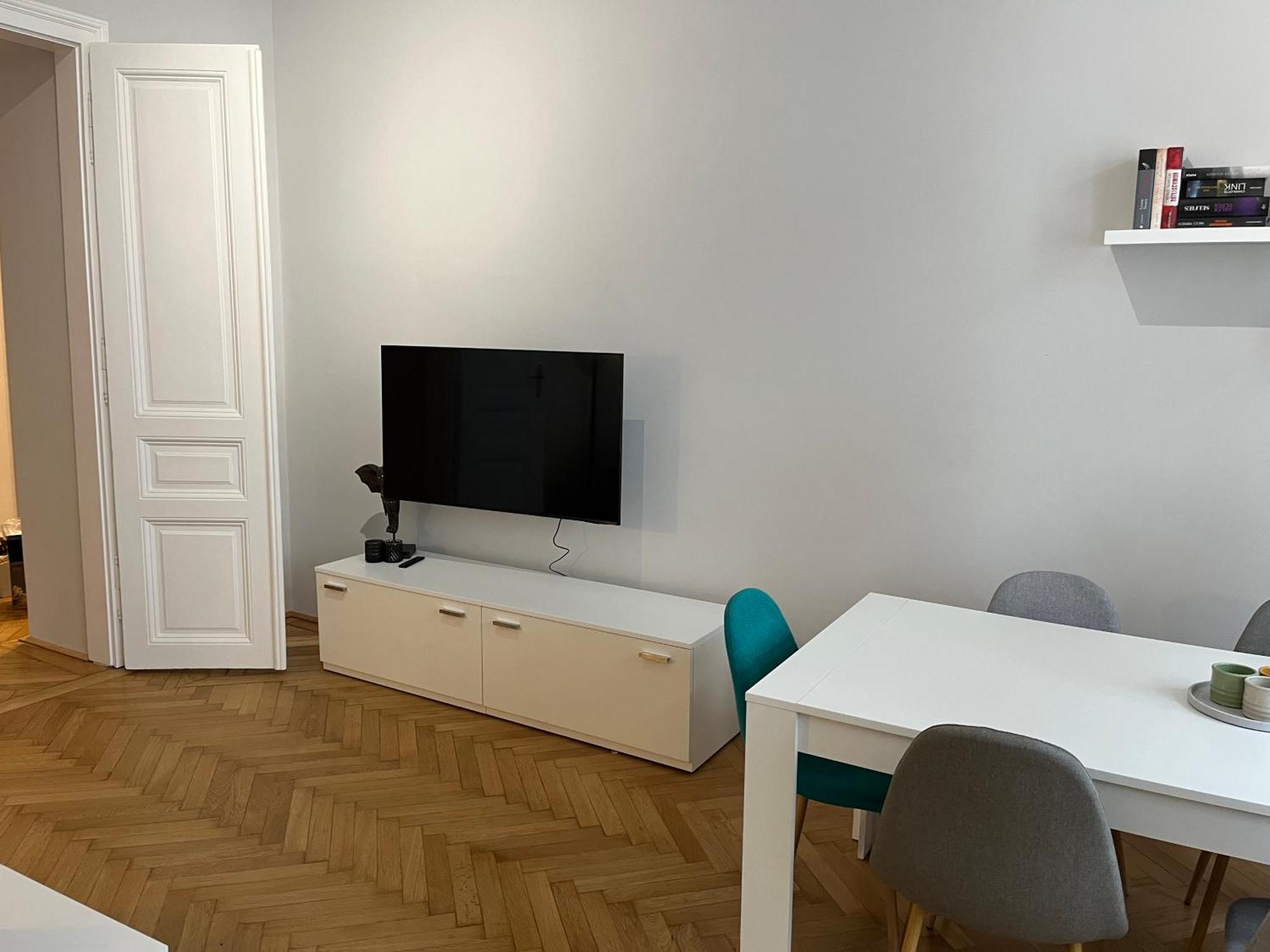 Grosszuegiger Wiener Altbau Gleich Neben Schoenbrunn Esterno foto